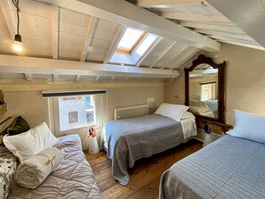 2 bedrooms, iron/ironing board, free WiFi