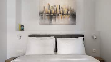 Studio | 1 bedroom, in-room safe, iron/ironing board, free cribs/infant beds