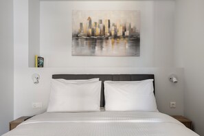 Studio | In-room safe, iron/ironing board, free cribs/infant beds, free WiFi