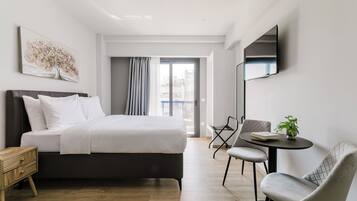 Studio | In-room safe, iron/ironing board, free cribs/infant beds, free WiFi
