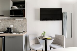 Studio | Living area | 45-inch TV with cable channels