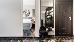 Apartment, City View | Ruang tamu | 45 inci sebuah televisyen pintar dengan satelit, Netflix