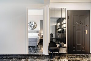 Appartement, vue ville | Coin séjour | TV connectée de 45 pouces avec chaînes par satellite, Netflix