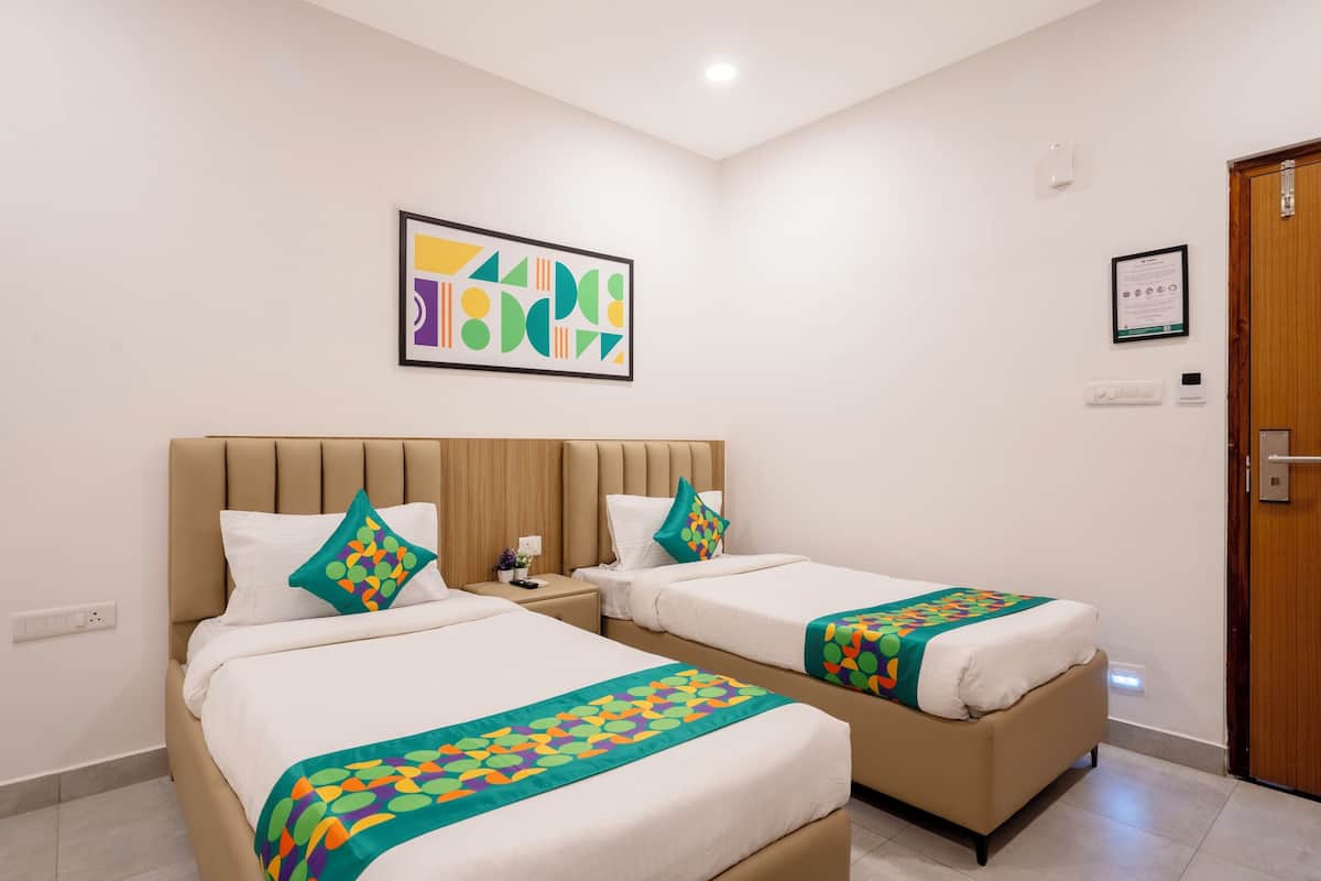 Deluxe Double Room | Iron/ironing board