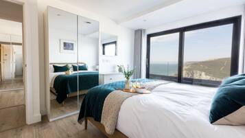 4 bedrooms, desk, iron/ironing board, free WiFi