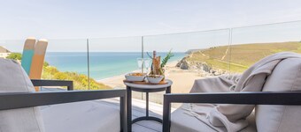 Ocean Skies - sleeps 10 guests  in 4 bedrooms