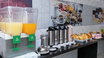 Café da manhã com buffet grátis todos os dias