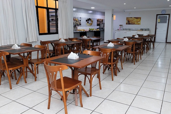 Tägliches inbegriffenes Frühstücksbuffet