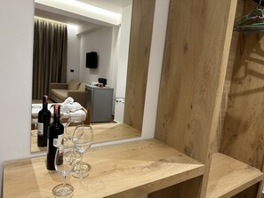 Deluxe Single Room, Mountain View | Free WiFi, bed sheets - Suites Kozi  (Sarande)