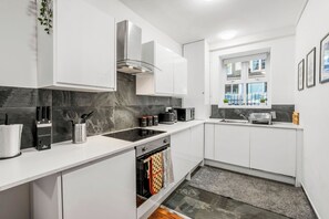 Fridge, microwave, oven, stovetop