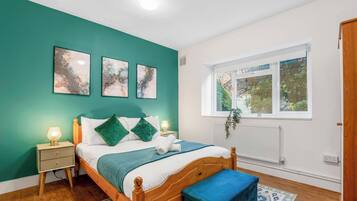 2 bedrooms, iron/ironing board, free WiFi, bed sheets