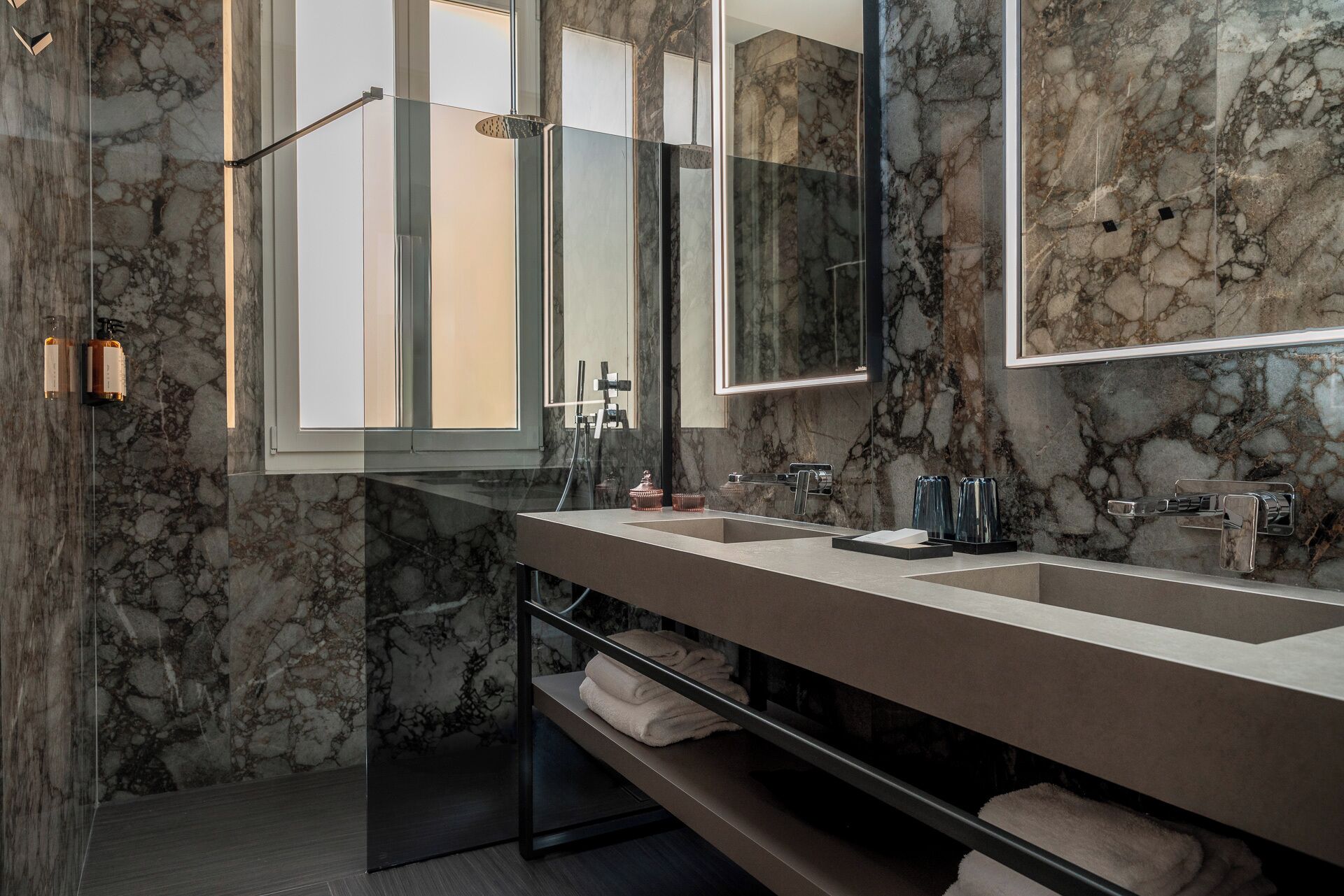 Deluxe Room | Bathroom