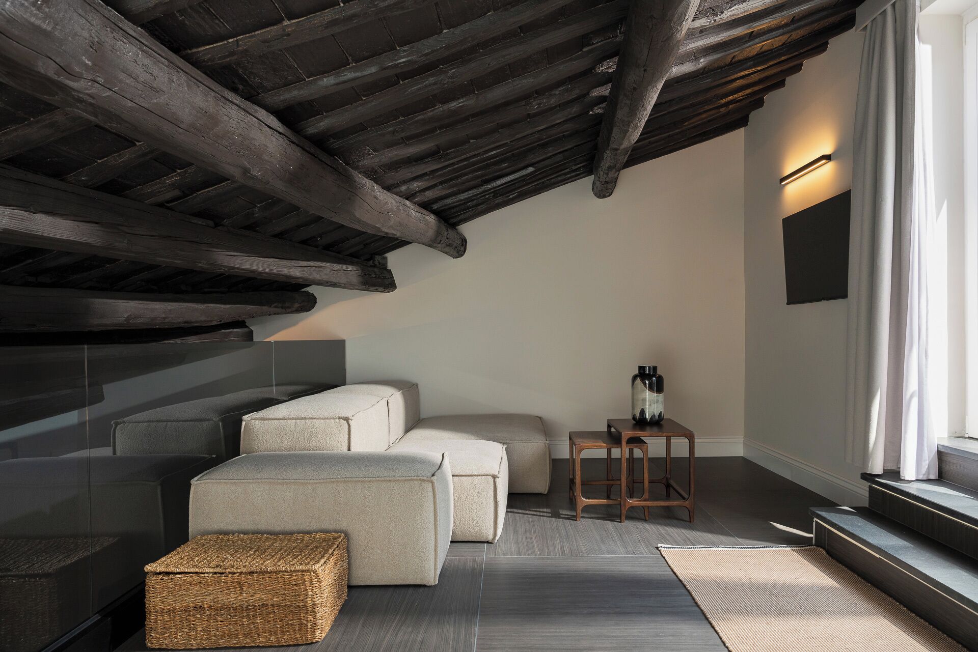 頂級套房 | 起居區 | 50-吋智慧型電視  ，提供數位頻道