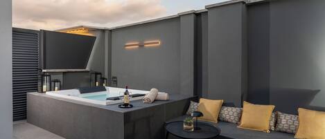 Grand Suite | Premium bedding, down duvets, memory-foam beds, minibar