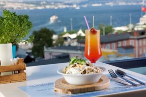 Outdoor dining - Glamour Hotel Istanbul Sirkeci (Istanbul)