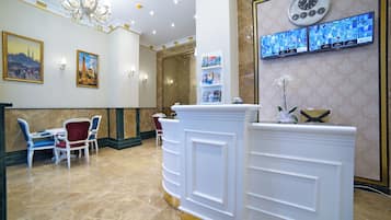 Bữa sáng buffet hàng ngày (15 EUR/mỗi người)