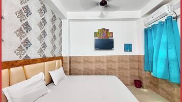 Safe på rommet, skrivebord, lydisolert og wi-fi (inkludert)