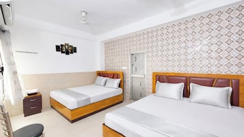 Neljän hengen deluxe-huone, ilmastointi | Näkymä huoneesta