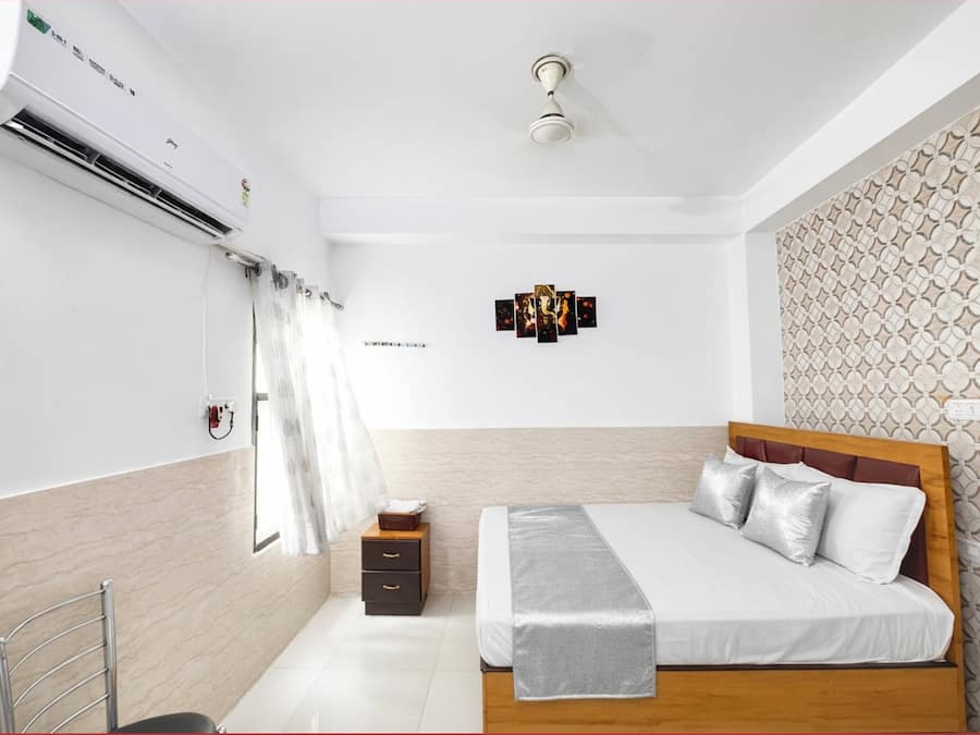 Caja de seguridad en la habitación y escritorio