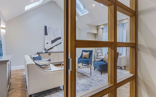 Apartment, Smoking | 4 bedrooms