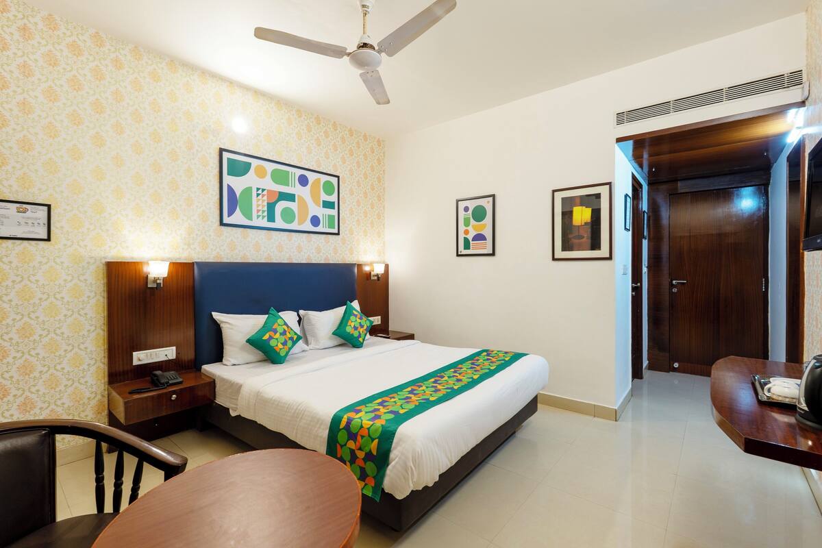 Deluxe Double Room | Iron/ironing board
