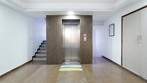 Lift - Treebo Seasons, 5 Mins To Rock Beach (Puducherry)
