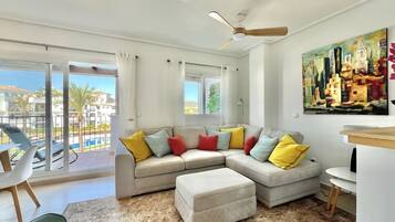 Een smart-tv en een open haard