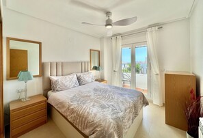 2 slaapkamers, een strijkplank/strijkijzer, gratis wifi, beddengoed