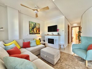 Een smart-tv en een open haard