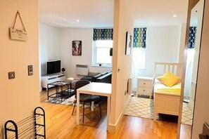 Interior - Stylish Clapham High Street Flat, 1 Min to Station (London)