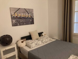 2 chambres, fer et planche à repasser, Wi-Fi, draps fournis