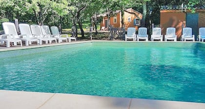 Provence cottage with swimming pool. Stay in the heart of nature