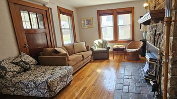 Een smart-tv en een open haard