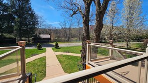 Property grounds - Shoreline Estates - Bungalow Room 2 (Confluence)