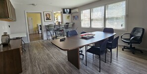 Dining - Shoreline Estates - Bungalow (Confluence)