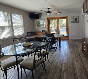 Dining - Shoreline Estates - Entire Home (Confluence)