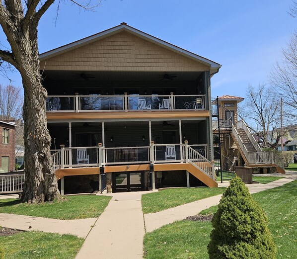 Exterior - Shoreline Estates - Upper Apt Room A (Confluence)