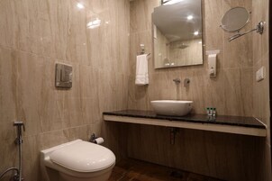 Ducha, artículos de tocador gratuitos, toallas, jabón