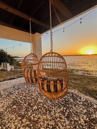 Charming 3-bedroom lake house in Auburndale with fire pit, private boat ramp