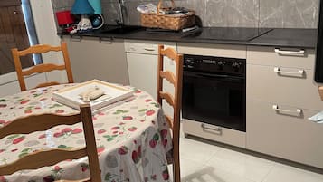 Micro-ondes, four, plaque de cuisson, lave-vaisselle
