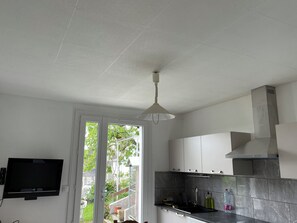 Micro-ondes, four, plaque de cuisson, lave-vaisselle