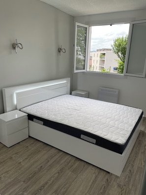 1 chambre, fer et planche à repasser, Wi-Fi, draps fournis
