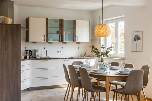 STEP Apartments: spacious 103m2 with large balcony in a quiet location