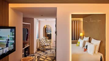 Room, 1 Queen Bed (LARGE MAMA) | Down duvets, pillow-top beds, minibar, in-room safe