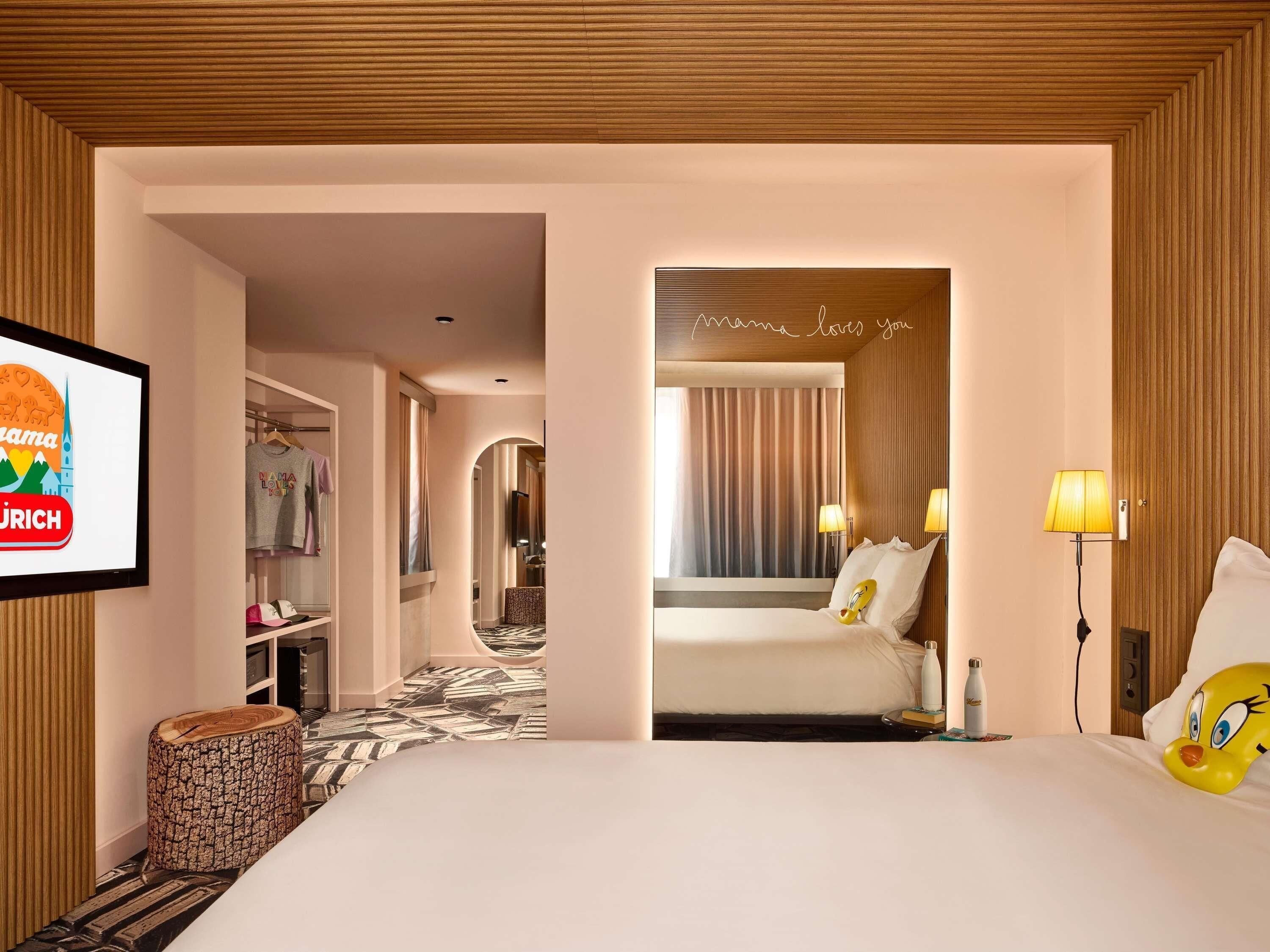 Habitación, 1 cama de matrimonio (LARGE MAMA) | Edredones de plumas, colchones con acolchado adicional, minibar