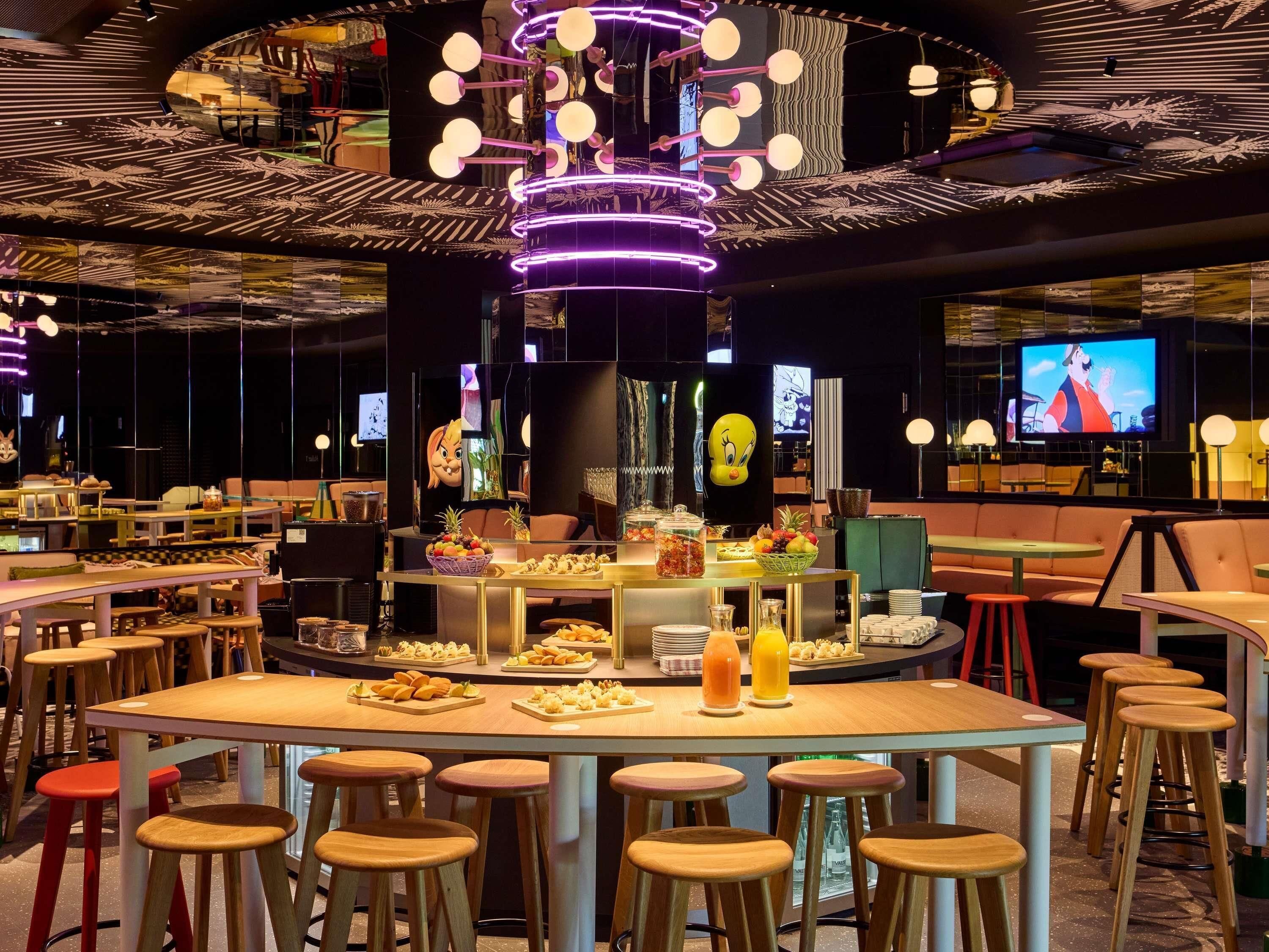 Desayuno buffet diario (CHF 33 por persona)