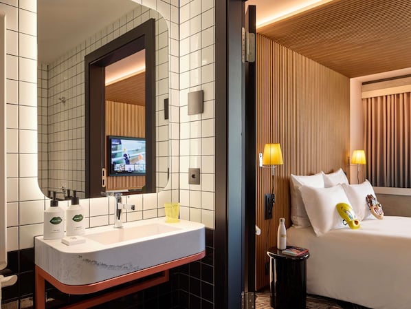 Down comforters, pillowtop beds, minibar, in-room safe