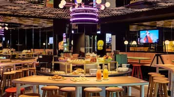 Desayuno buffet todos los días (con cargo)