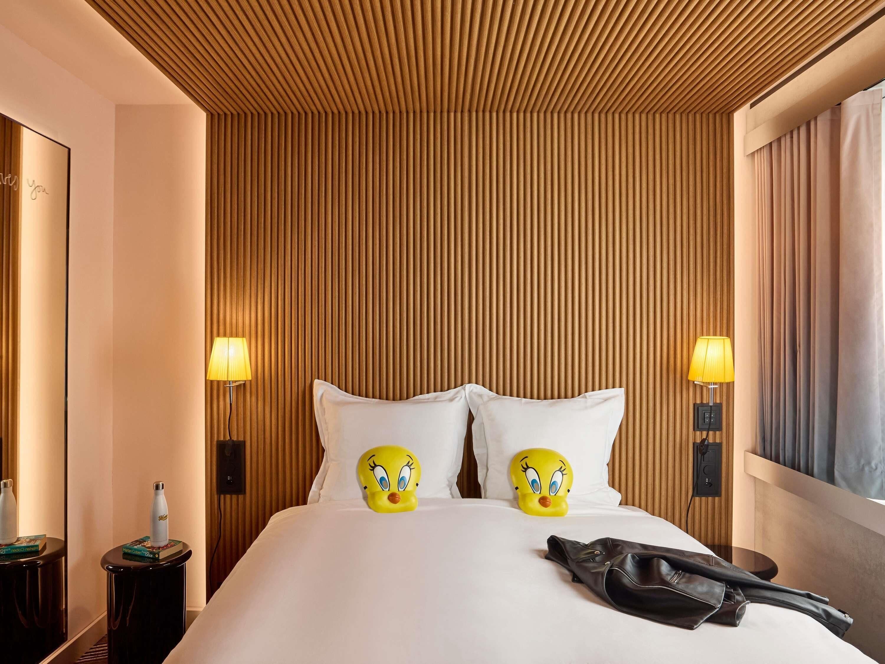 ルーム ダブルベッド 1 台 (MEDIUM MAMA) | 羽毛の掛け布団、ピロートップベッド、ミニバー、セーフティボックス (室内)