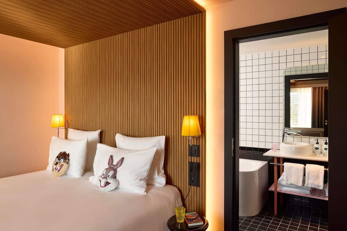 Down comforters, pillowtop beds, minibar, in-room safe